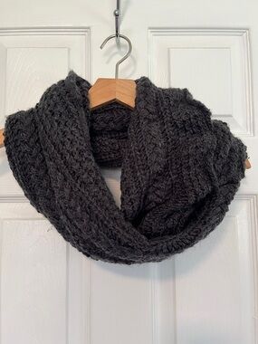 GAP Chunky Knit Infinity Scarf in Dark Charcoal Gray